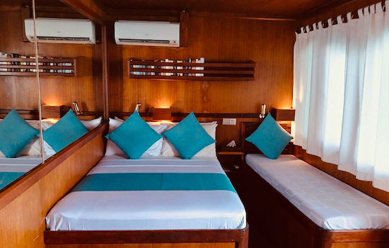 Dhoni Stella at Sunset